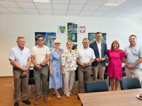 Łukasz Krzysztofik, Dyrektor Biura Wojewody, z wizytą w Gminie Podegrodzie